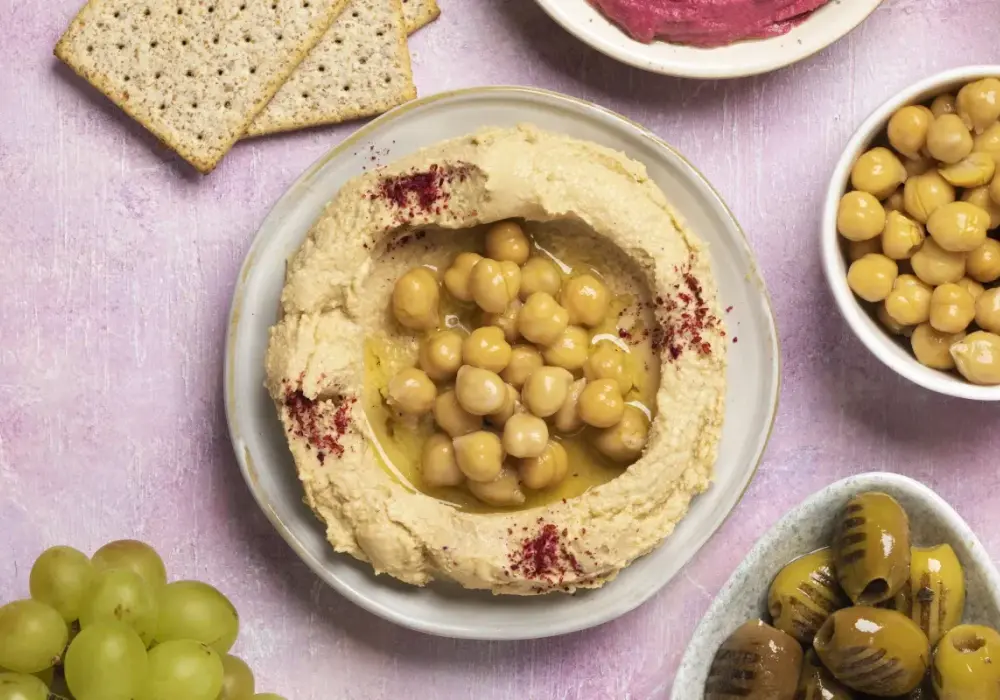 Czy hummus jest dietetyczny? Odkryj jego zdrowotne korzyści i pułapki
