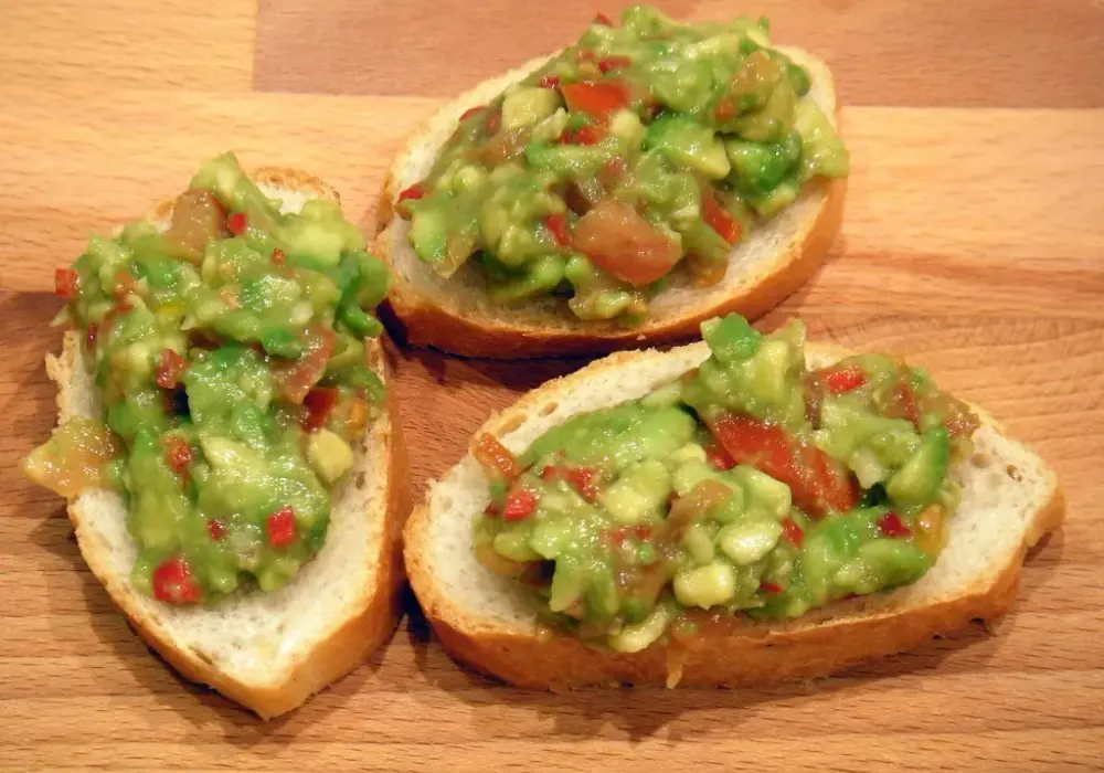 Jak przechowywać guacamole, by nie brązowiało i zachowało świeżość? Proste sposoby