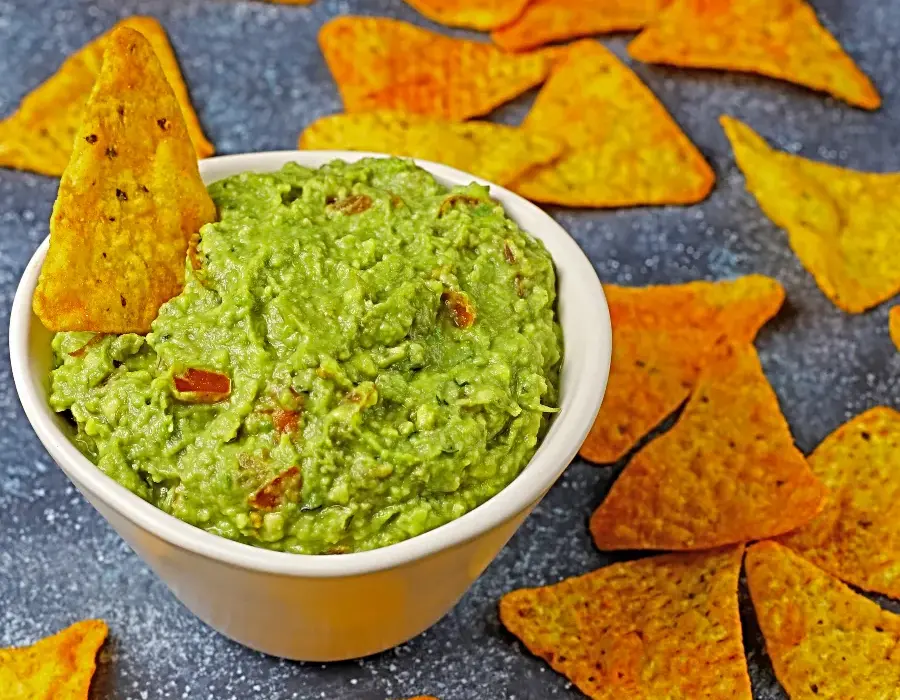 Prosty przepis na guacamole do nachos – jak zrobić idealne awokado
