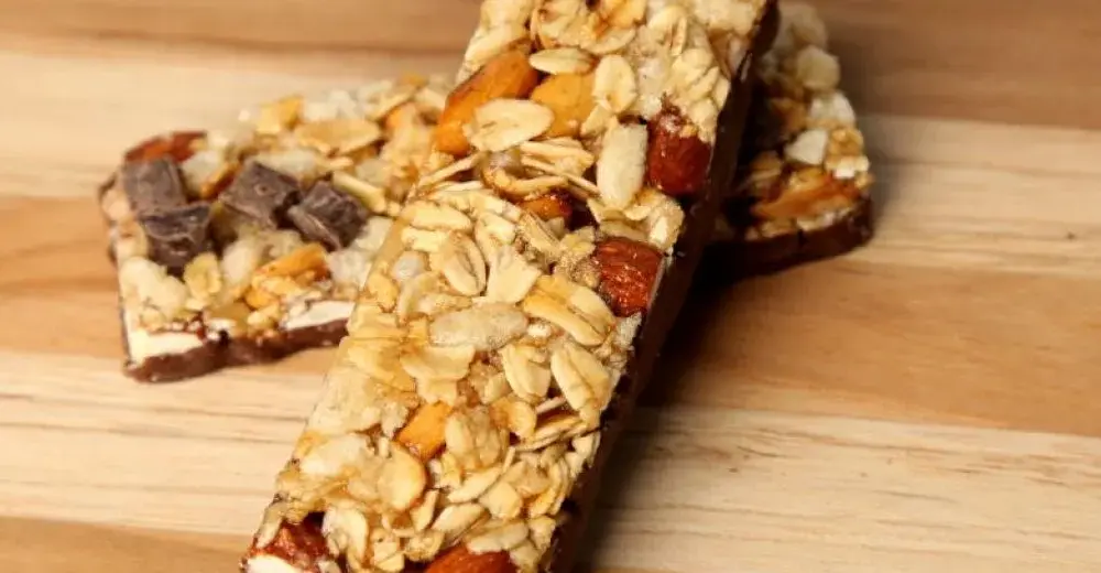 Baton proteinowy przed czy po treningu - co przynosi lepsze efekty?