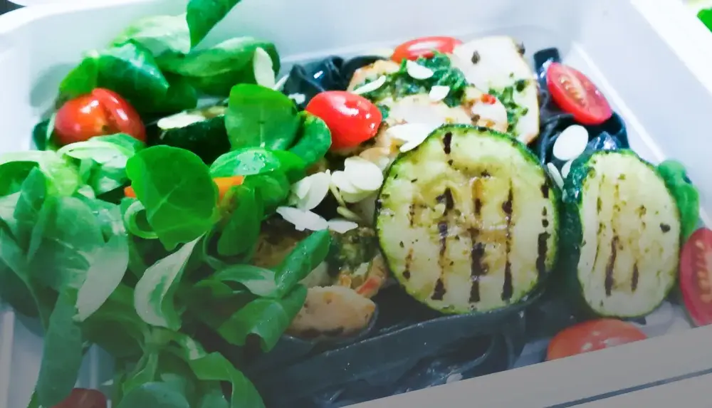 Jak podgrzewać catering dietetyczny, aby nie stracić wartości odżywczych