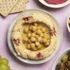 Czy hummus jest dietetyczny? Odkryj jego zdrowotne korzyści i pułapki