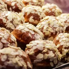 Czy pączki są wegetariańskie? Sprawdź, co kryje się w środku
