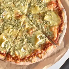 Z czym pizza wegetariańska? Najlepsze dodatki i smaki do spróbowania