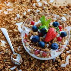 Czy granola jest dietetyczna? Wszystko o kaloriach, cukrze i zdrowych zamiennikach