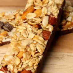 Baton proteinowy przed czy po treningu - co przynosi lepsze efekty?