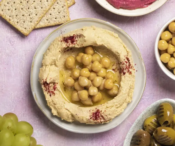 Czy hummus jest dietetyczny? Odkryj jego zdrowotne korzyści i pułapki
