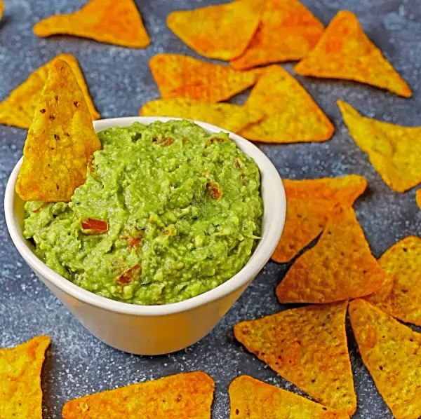 Prosty przepis na guacamole do nachos – jak zrobić idealne awokado